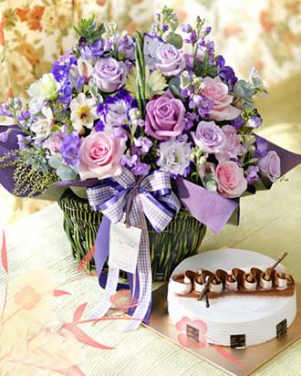 Birthday Bouquet: Ample Treat (with cake)